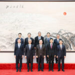 夏寶龍在京會見戴建業一行