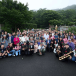 鄧麗君逝世31周年 全球歌迷齊聚筠園 玫瑰成最深情告白