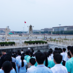 丁薛祥勉港澳青少年升旗隊當「一國兩制」接班人 特首冀師生擔當好愛國主義的傳播者與實踐者